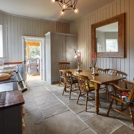 4 Bed In Oc-t29735 Holiday home