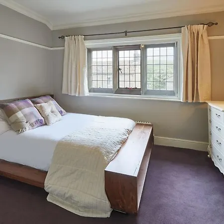 4 Bed In Oc-t29735 * Burnsall