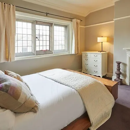 4 Bed In Oc-t29735 Holiday home *
