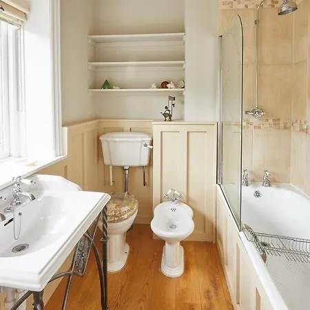 4 Bed In Oc-t29735 Holiday home *
