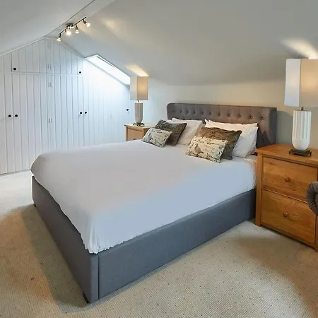 4 Bed In Oc-t29735 *